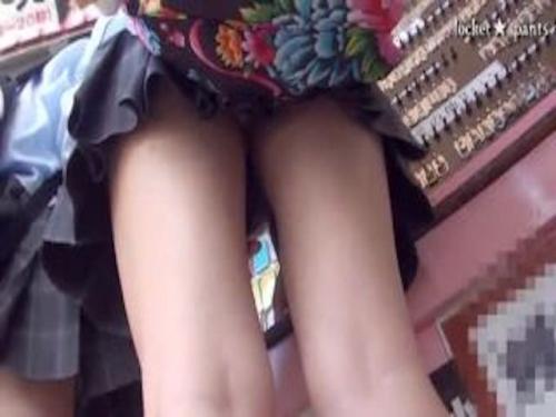 色々なとこで神盗撮師がJK,JCパンチラを逆さしまくるw被害者多数?