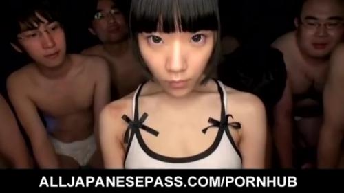 【青井いちご】姫カットロリ娘が男たちの欲望を次々と受け止めていく
