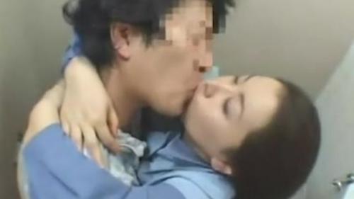 痴女掃除婦がむしゃぶりついてきたから抱いてやった