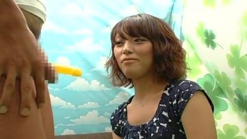 センズリ鑑賞のはずがいつの間にか咥えさせられてるギャルお姉さん
