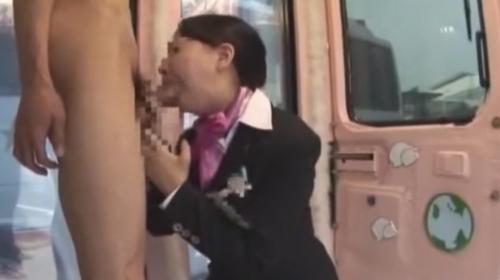 美人CAを連れ込んで制服のままじゅぼじゅぼ咥えてもらっちゃいました！！めちゃ上手くて最高です！
