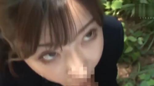 【深田えいみ】しゃぶるのが大好きな淫乱JKが学校帰りに茂みでじゅぼじゅぼフェラチオ！！