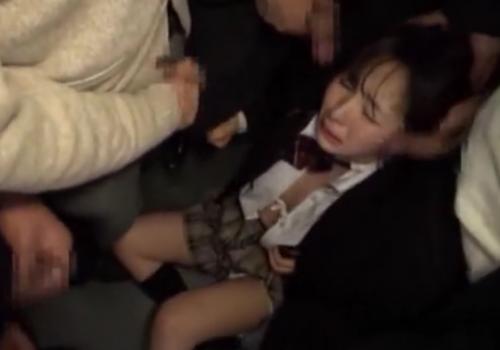 汚じさん達の中に飛び込んでしまった制服JKは囲まれ弄られぶち込まれる。