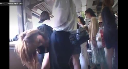 電車内で痴女ギャルに遭遇！えちえちボディを押し付けてきて勃起させたら即座にジュボフェラ！！