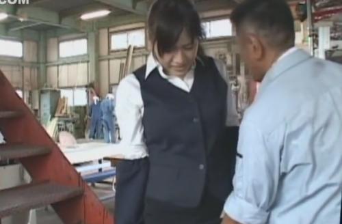 【長澤あずさ】作業場のマドンナにローター仕込んでしゃぶらせて挟ませてるんだよｗｗ最高の人生だぁｗ