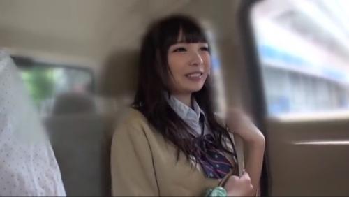 黒髪ロングの激カワJKが車内で大胆じゅぼじゅぼ口内射精お口抜きしてくれちゃう！！