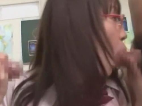 【大沢美加】激カワメガネ美少女制服JKのダブルフェラエチ杉でバキバキ不可避ですよこれぇ