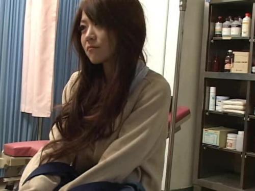 激かわ制服JKが診察台で医師のオチンポ咥えちゃう