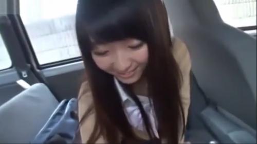 前髪パッツンきゃわわ制服JKに車内でフェラ抜き！