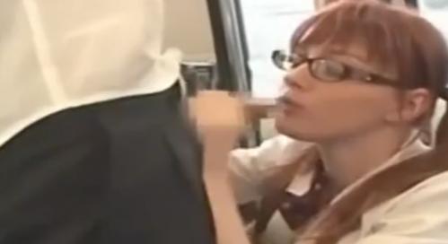 激カワメガネ赤毛お下げJK外国人美少女にバス痴漢してたら興奮させすぎたのかじゅぼじゅぼしゅっしゅで精子搾り取ってきたｗｗ