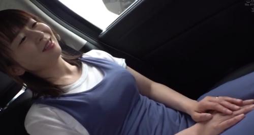 【羽月希】清純清楚な奥様なのは見た目だけ！車内で浮気ちんぽを頬張ってお口の中にどぴゅりと受け止める淫乱浮気妻だ！
