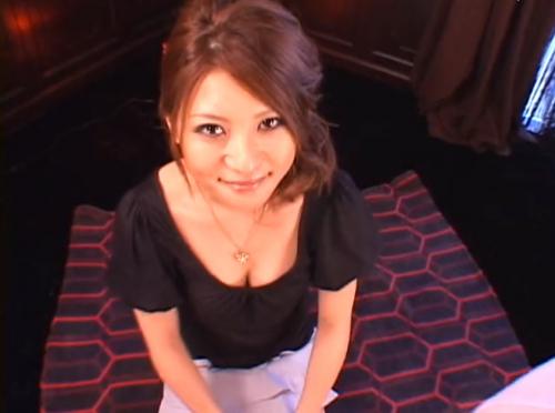可愛いギャルお姉さんの下から見上げる上目遣いフェラで大量顔射