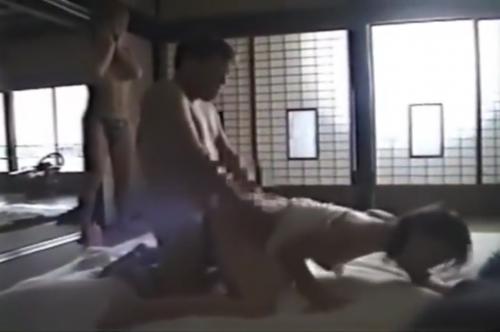 あぁお尻最高！お尻で逝くっ！！ド変態奥さんは夫の手に負えないのでみんなに犯してもらいました。