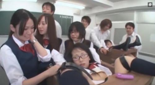 ムカつくやつはケツ穴アクメボックスに固定して強制絶頂の刑にされてしまうアナル学校