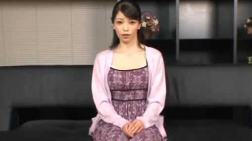 こう見えてアナル大好きな淫乱変態女です。ケツ穴に玩具入れられたまま前までいじられたらすぐ逝っちゃいます