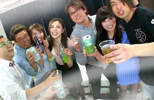 【乱交】お酒の力を借りてセックス！少ないパリピの看護師ちゃん達を飲ませて酔わせてヤリ捨てポイ！