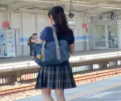 お嬢様系女子大生が満員電車でクズの餌食にｗｗｗ声も出せない激辱にデカ乳揺らして羞恥快楽おもらし絶頂ｗｗｗ
