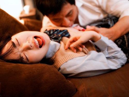必死に抵抗するロリマンコにズブリ挿入…超外道？！大嫌いな下衆に発情薬盛られて和姦される純情ロリ少女が無残すぎるｗｗｗｗｗ