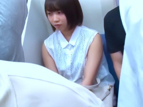 逃げられない満員電車で鬼畜マジキチｗｗｗｗｗｗショトカの可愛い女の子……集団で囲まれ素っ裸にされる肉便器あぶねぇわ♪