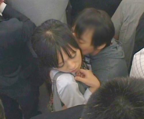 『いやッ！ヤメて､､､』混雑する満員電車でケダモノタイム！帰宅中の真面目少女が変態クズの餌食に！肉奴隷調教ガチレイプ！