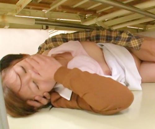 いやぁっ！やめてぇっっ！！美人ナースがクズ患者の餌食に！ベッド下に押し込められて屈辱ピストン連続絶頂ｗｗｗ