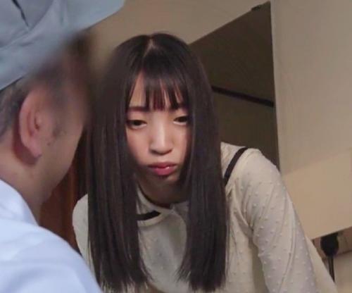 一人で留守番するロリ少女！突然の訪問者に玄関開けたら凌辱タイム！「たっぷり精子注いでやるからなｗｗｗ」
