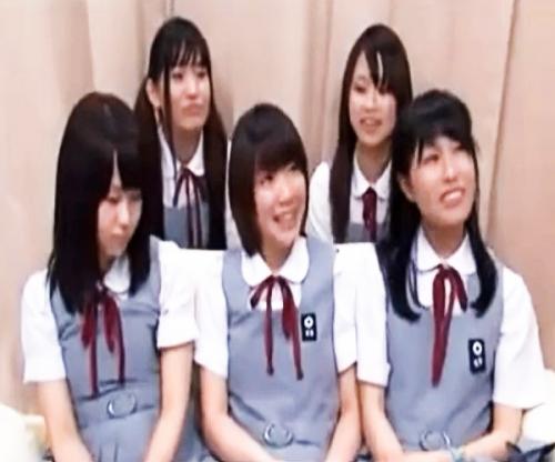 友達同士なら怖くない！！修学旅行中の女子高生４人組を車内に連れ込みエロイコトいっぱいシちゃうぞ！！