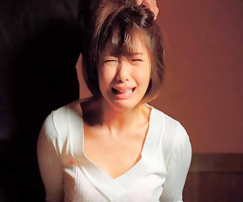清楚人妻が監禁されて強制性交の果てにマゾ覚醒！肉棒にしゃぶりつき激ピストンに連続絶頂イキ狂う！！