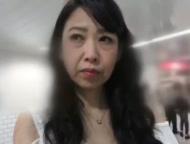 五十路人妻のほんとの性欲ｗｗｗナンパした熟女さんに電マあげたら、あっといいうまに肉食獣に！おばさんの性欲なめたらあかんｗ