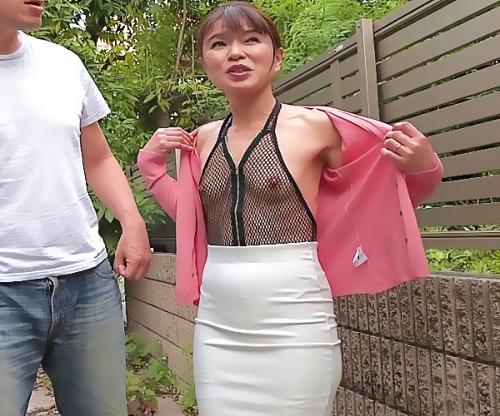 激しいのが好き､､､♡ＳＥＸ狂いの人妻の淫乱っぷりｗｗｗずぶ濡れの股間をふたりがかりでハメたおされるｗｗｗ