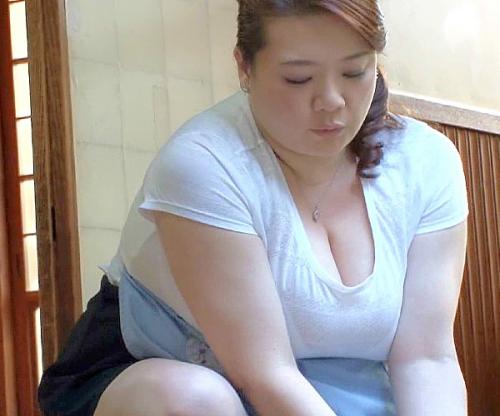 おっぱいでっけーーー！はちきれそうな爆乳！完熟ボディに発情する娘婿と夫と娘に内緒で禁断行為やっちゃうｗｗｗ