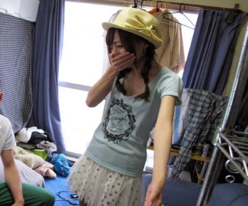 AV女優派遣します！超人気女優がゲリラ訪問すればいきなりの展開に戸惑いつつも憧れボディに喰らいつく！！