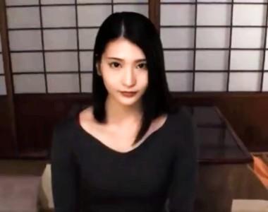 本庄鈴　圧倒的なルックス！絶世美人の現役女子大生が奇跡のデビュー！初撮りでウブな恥じらいＦＵＣＫが激エロ！！