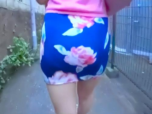 この女､､超エロイからヤっちゃうでしょｗｗｗｗｗ「巨尻やっべ♪」自宅の目の前で犯される美麗主婦…媚薬チンコで一発ＫＯな♪
