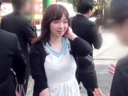 もしかして挿入されちゃうの･･･？！美爆乳マジエロイわｗｗｗ街角捕獲のロリ少女が暴走チンポに無許可生姦キメられ呆然！！！