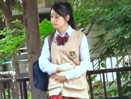 あのＪＫ､､可愛いから犯しちゃう？ｗｗｗｗｗ人生最悪の制服女の子？！公衆トイレで超外道……乳首責めで潮陥落なｗ