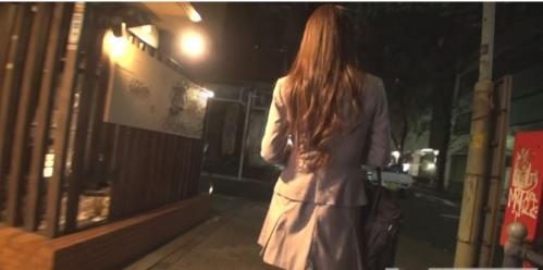 街中でロックオン！！ストーキングされて帰宅の瞬間に襲われるＯＬ！巨乳を揉みしだかれパンスト引き破られて強引におまんこに挿入される