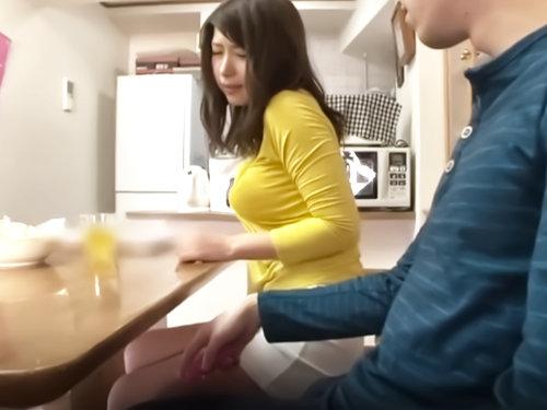 義理息子の卑猥なエロ要求に戸惑いながら股間びちょ濡れ！「だめ！ヤメて､､､。」夫のそばで禁断快楽に溺死する巨乳熟女！！！
