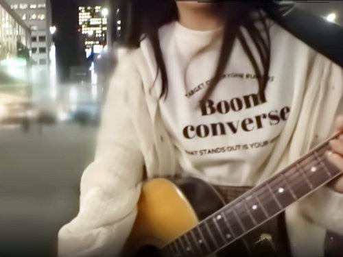￥で釣られる路上ミュージシャンはくそ最高ｗｗｗｗｗ現ナマで即落ちしてホテルでパコパコされる美乳ナイスバディ少女♡