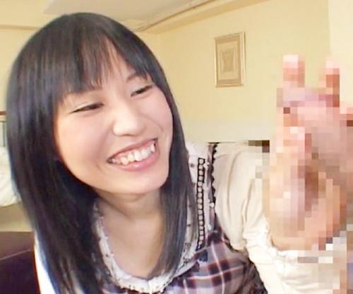 すっごいビンビンですね､､､♡地味なフリしてアソコはぐっちょりｗｗｗ素人娘が目の前の勃起チンポに超発情してエロ行為ｗｗｗ