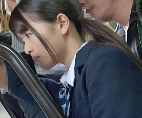 やっべぇ超可愛いなぁｗｗｗおとなしそうだしイタズラやっちゃえ！あっさり抵抗やめてすっげぇ感じてやがるぜｗｗｗ