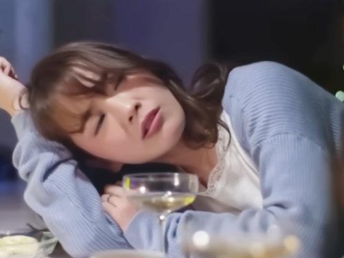 泥酔する人妻はくそ鉄板なｗｗｗｗｗ「無防備ノーブラはSEX不可避？！」エロ美乳な人妻熟女…濃厚すぎる中出し不倫エロス