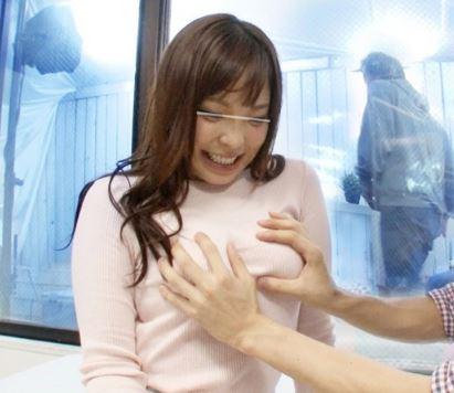 犯るか？犯らないか？親友の巨乳お姉ちゃんと密室で二人っきり！金欲性欲まみれの性交を完全モニタリング！！