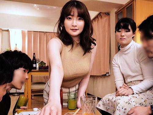 オスの視線が釘付け！豊満すぎるＪ爆乳！まじエロイわｗｗｗｗｗ神乳彼女の密着奉仕！何時でもおっぱいでヌキ放題とか最高だろ♡