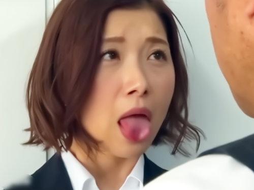 淫欲に堕ちた人妻秘書？！スケベすぎんだろｗｗｗ仕事中でも関係なく乳繰り合う社長と美熟女…快楽を貪り汗だく濃厚ベロキス交尾