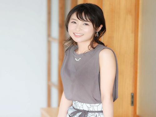王道の神ルックス！容姿端麗な原石主婦がＡＶ降臨ｗｗｗｗ色白清楚な美乳ナイスボディ初脱ぎの３Ｐ調教で淫乱開発やっちゃうぜ！