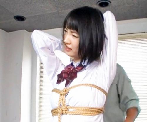 これからお仕置きだからなっ！めちゃんこ可愛い女子高生が縛られてケダモノタイムに突入！！鈴木心春