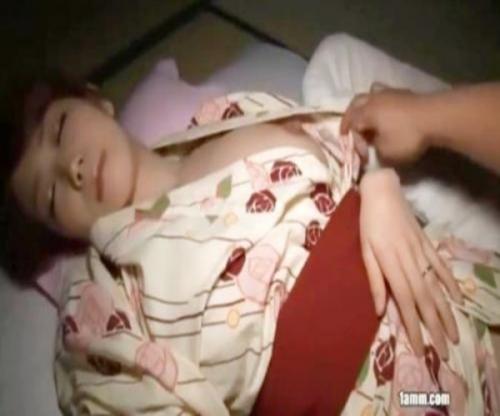 人妻不倫　欲求不満の若妻さんを温泉旅行に連れだせば寝る間なくハメまくりイキまくりだぜ！！