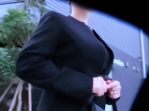 法事帰りの喪服未亡人はくそ確定なｗｗｗｗｗｗMM号でお悩み相談ついでにチンコ日照りの熱々マンコをいただきだぜーーー♡