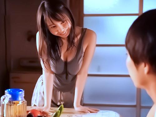 激ピストン腰振り揺れる爆乳はくそ鉄板なのなｗｗｗシコシコ体型な美人妻は暇つぶしに他人棒を乳誘惑してザー汁喰い散らかすぜ！